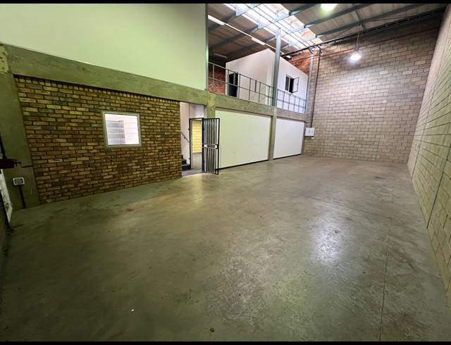 271M² WAREHOUSE TO LET IN STRIJDOMPARK